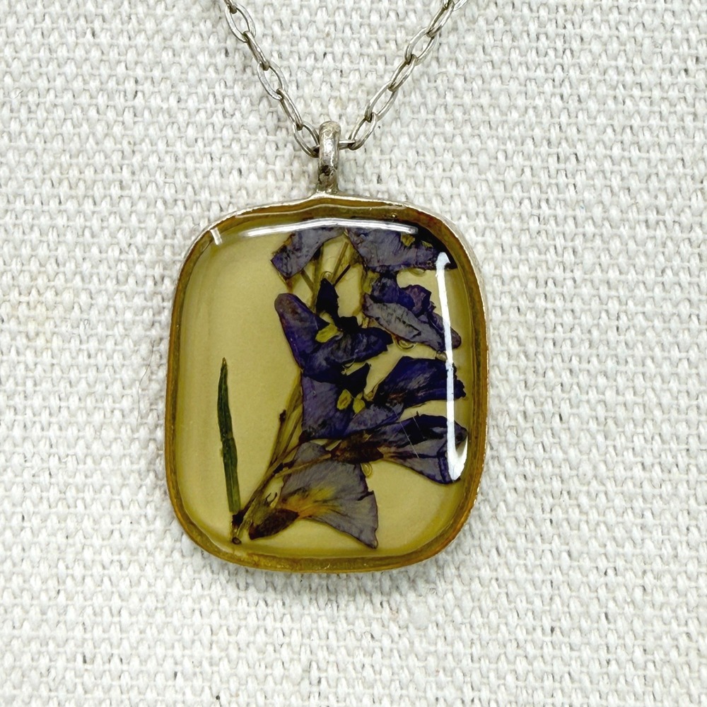 Shari Dixon Pressed Flower Necklace Silver Tone Pendant Floral Natural Purple‎